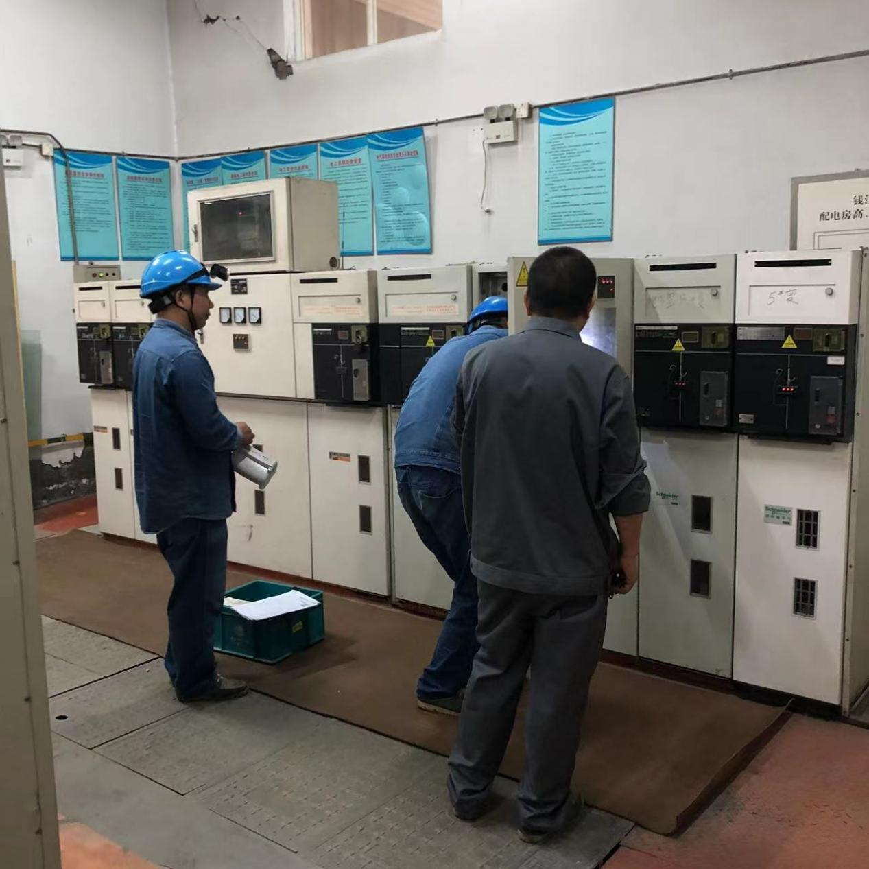 钱江商城更换老旧电表 ——筑牢用电安全防线